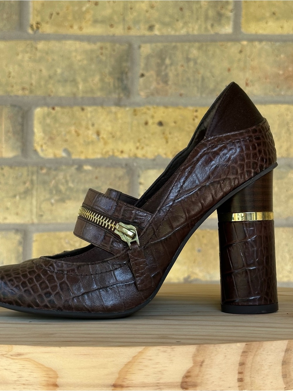 VTG Y2K BCBGirls "BG-LOTUN" Croco Embossed Block Heels